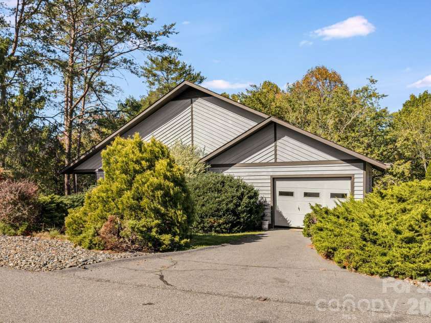 8 Zachary Ridge Road, Asheville, NC 28804.  MLS# CAR4431864, YatesRealty ID 55844. 
