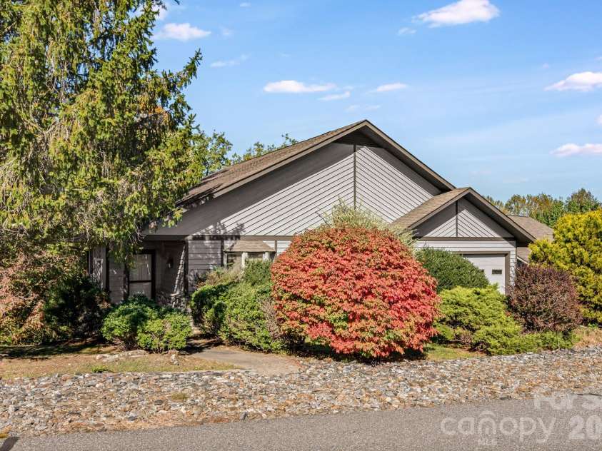 8 Zachary Ridge Road, Asheville, NC 28804.  MLS# CAR4431864, YatesRealty ID 55844. 