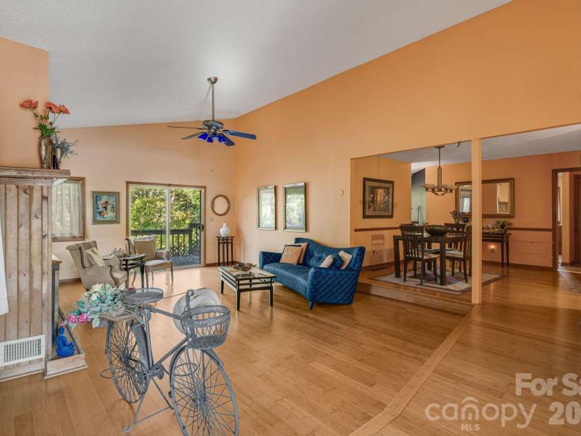 8 Zachary Ridge Road, Asheville, NC 28804.  MLS# CAR4431864, YatesRealty ID 55844. 