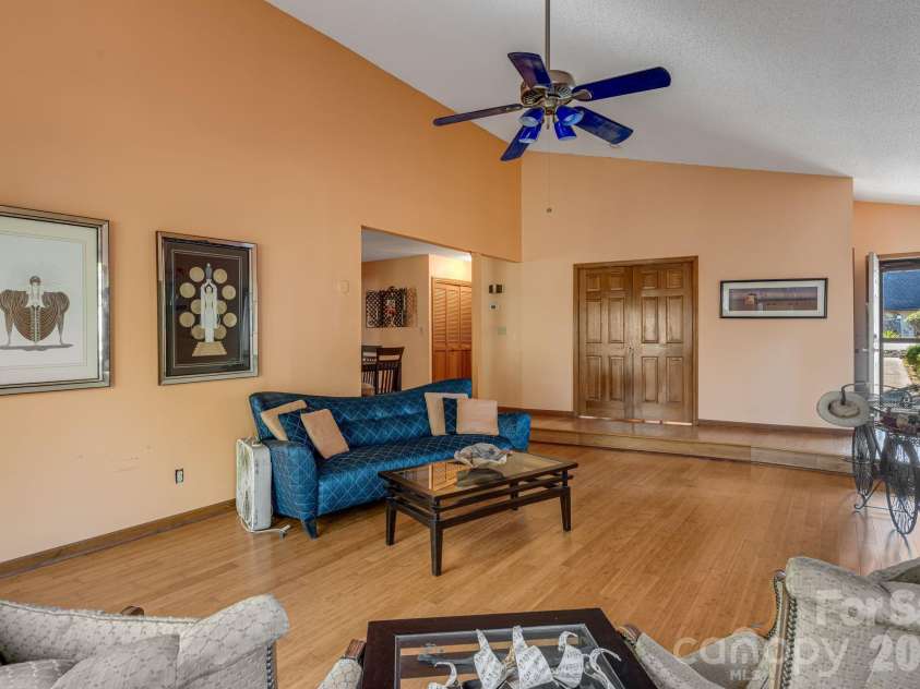 8 Zachary Ridge Road, Asheville, NC 28804.  MLS# CAR4431864, YatesRealty ID 55844. 