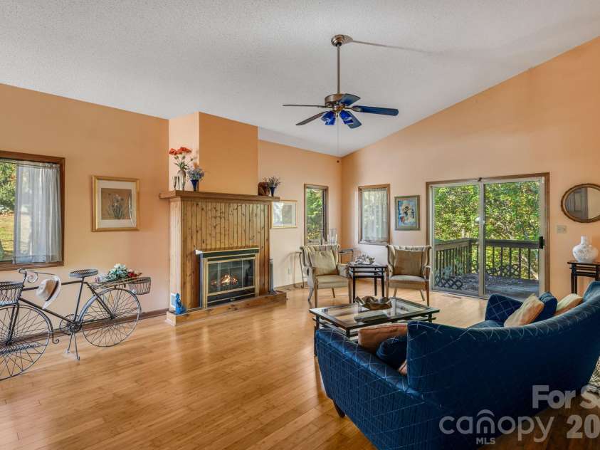 8 Zachary Ridge Road, Asheville, NC 28804.  MLS# CAR4431864, YatesRealty ID 55844. 