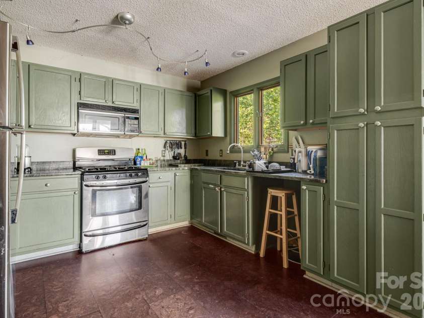 8 Zachary Ridge Road, Asheville, NC 28804.  MLS# CAR4431864, YatesRealty ID 55844. 