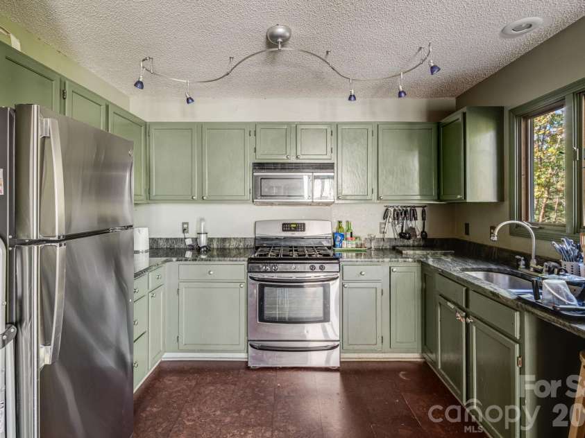 8 Zachary Ridge Road, Asheville, NC 28804.  MLS# CAR4431864, YatesRealty ID 55844. 
