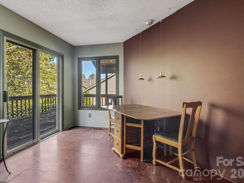 8 Zachary Ridge Road, Asheville, NC 28804.  MLS# CAR4431864, YatesRealty ID 55844. 