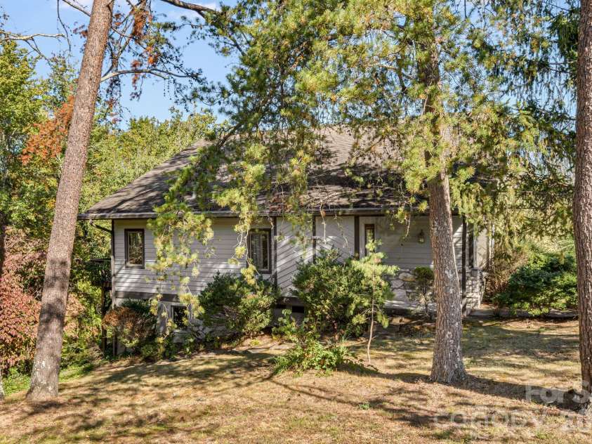 8 Zachary Ridge Road, Asheville, NC 28804.  MLS# CAR4431864, YatesRealty ID 55844. 