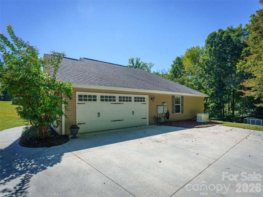 202 Hondah Road, Brevard, NC 28712.  MLS# CAR4432866, YatesRealty ID 55847. 