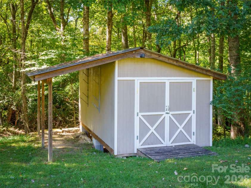 202 Hondah Road, Brevard, NC 28712.  MLS# CAR4432866, YatesRealty ID 55847. 