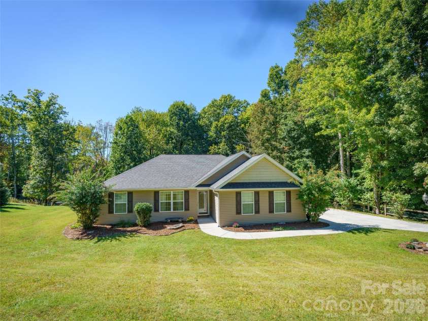 202 Hondah Road, Brevard, NC 28712.  MLS# CAR4432866, YatesRealty ID 55847. 