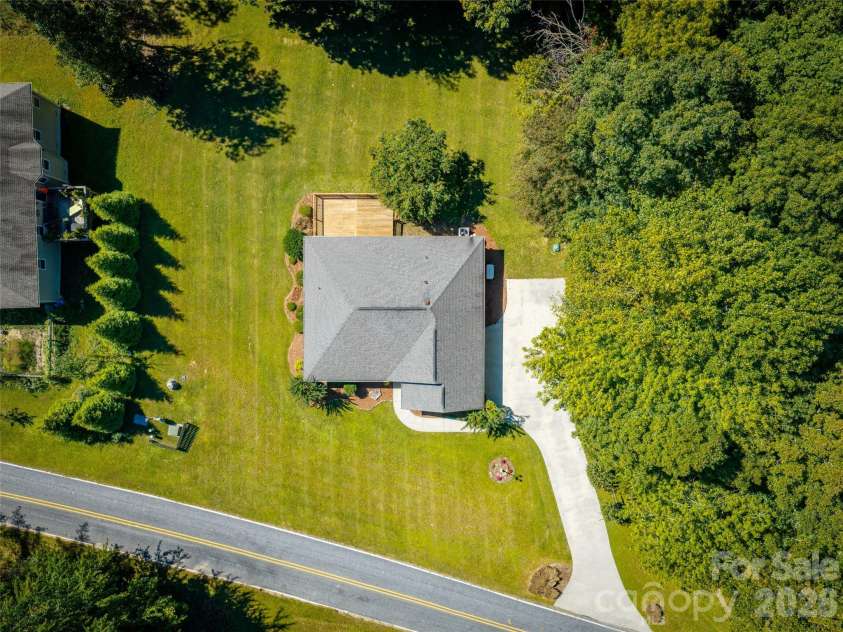 202 Hondah Road, Brevard, NC 28712.  MLS# CAR4432866, YatesRealty ID 55847. 