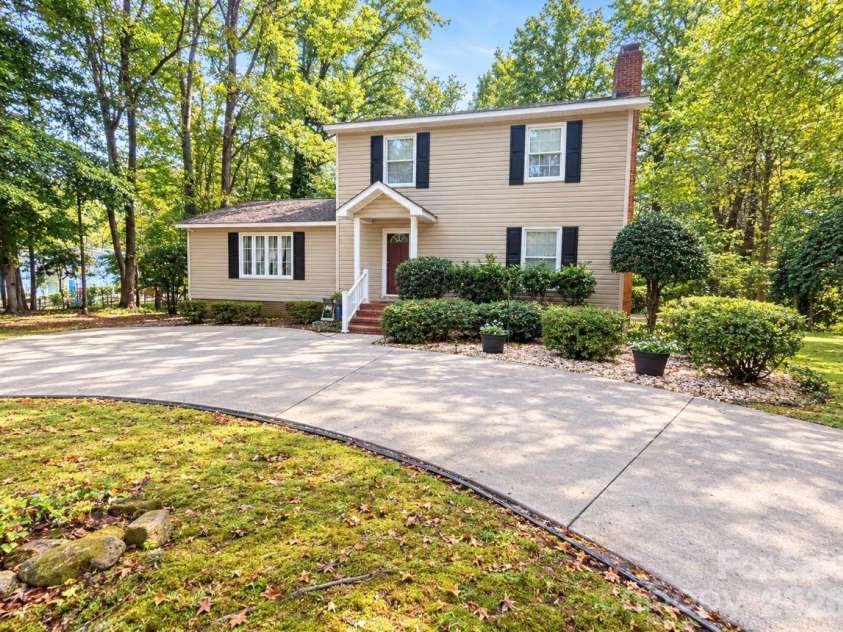 7332 Cedarbrook Drive, Charlotte, NC 28215.  MLS# CAR4430455, YatesRealty ID 55848. 