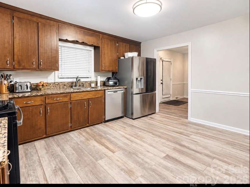 7332 Cedarbrook Drive, Charlotte, NC 28215.  MLS# CAR4430455, YatesRealty ID 55848. 