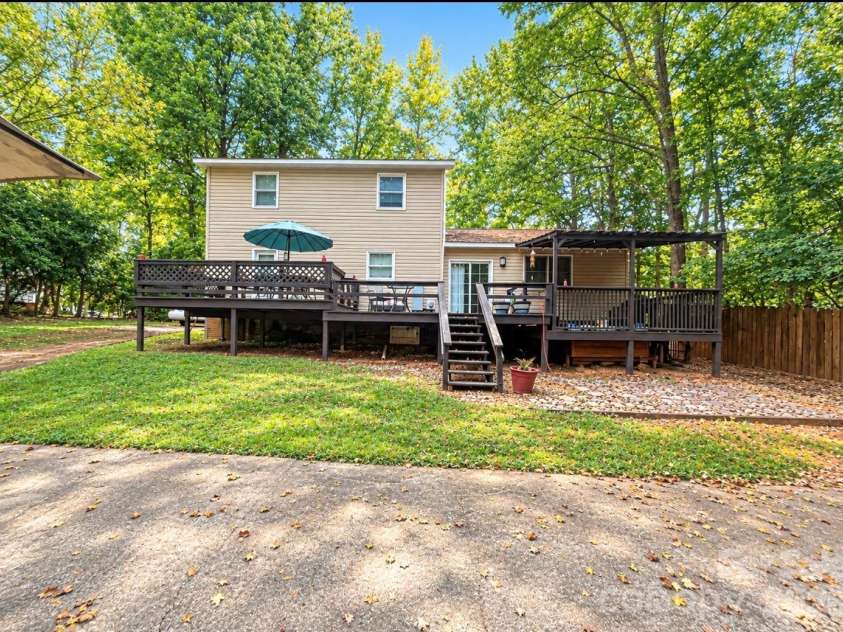 7332 Cedarbrook Drive, Charlotte, NC 28215.  MLS# CAR4430455, YatesRealty ID 55848. 