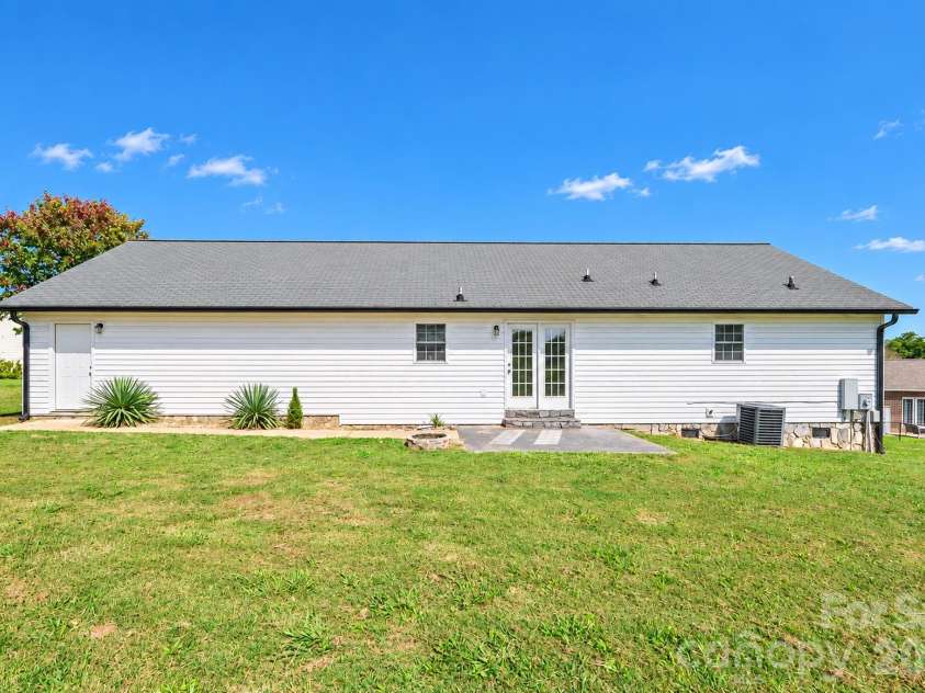 1061 Isenhour Court, Maiden, NC 28650.  MLS# CAR4432470, YatesRealty ID 55851. Back