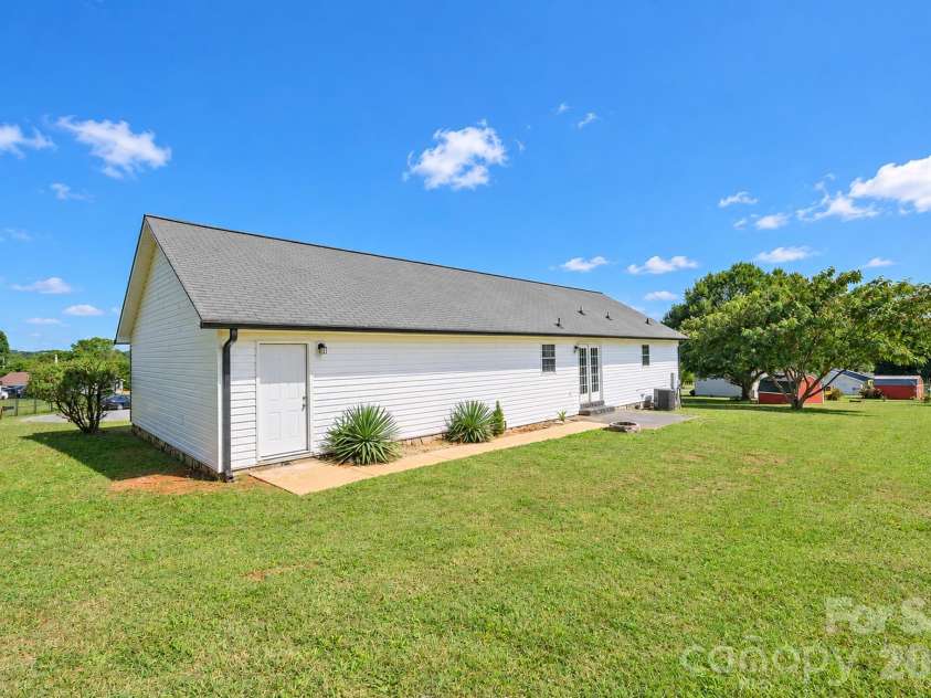 1061 Isenhour Court, Maiden, NC 28650.  MLS# CAR4432470, YatesRealty ID 55851. Back