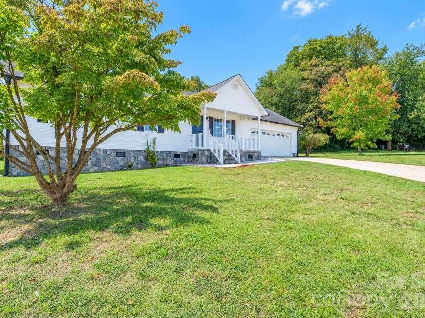 1061 Isenhour Court, Maiden, NC 28650.  MLS# CAR4432470, YatesRealty ID 55851. Front