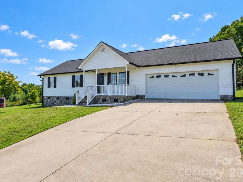 1061 Isenhour Court, Maiden, NC 28650.  MLS# CAR4432470, YatesRealty ID 55851. Front