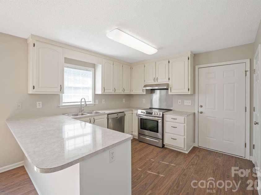 1061 Isenhour Court, Maiden, NC 28650.  MLS# CAR4432470, YatesRealty ID 55851. Kitchen