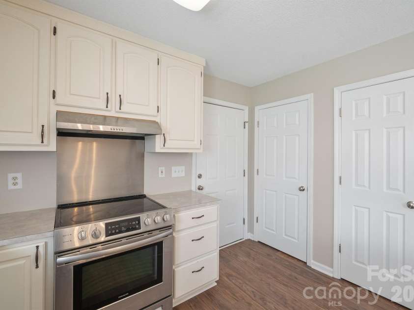 1061 Isenhour Court, Maiden, NC 28650.  MLS# CAR4432470, YatesRealty ID 55851. Kitchen