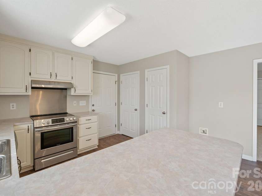 1061 Isenhour Court, Maiden, NC 28650.  MLS# CAR4432470, YatesRealty ID 55851. Kitchen