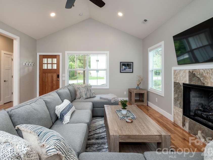 131 Mills Avenue, Brevard, NC 28712.  MLS# CAR4431844, YatesRealty ID 55853. 