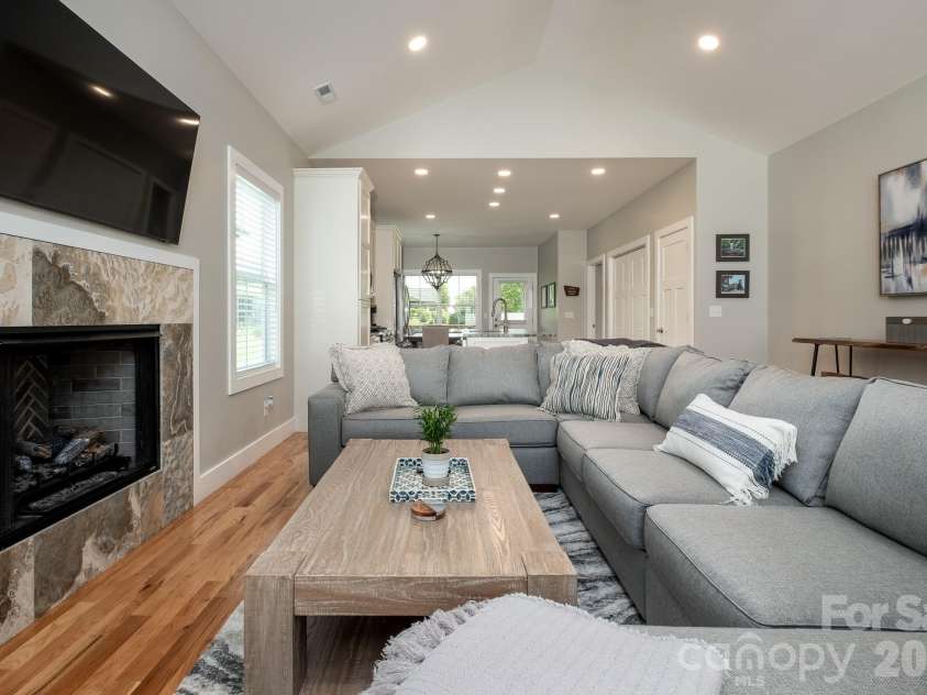 131 Mills Avenue, Brevard, NC 28712.  MLS# CAR4431844, YatesRealty ID 55853. 