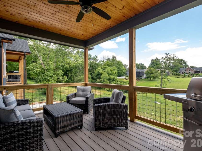 131 Mills Avenue, Brevard, NC 28712.  MLS# CAR4431844, YatesRealty ID 55853. 
