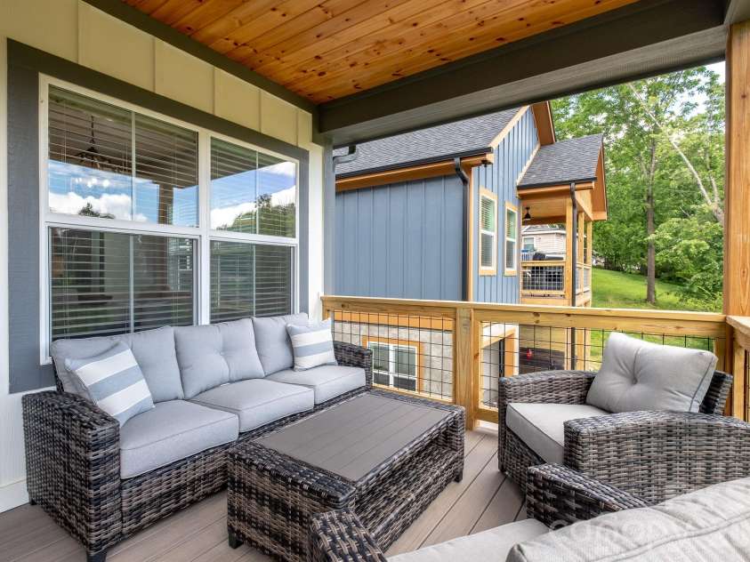 131 Mills Avenue, Brevard, NC 28712.  MLS# CAR4431844, YatesRealty ID 55853. 