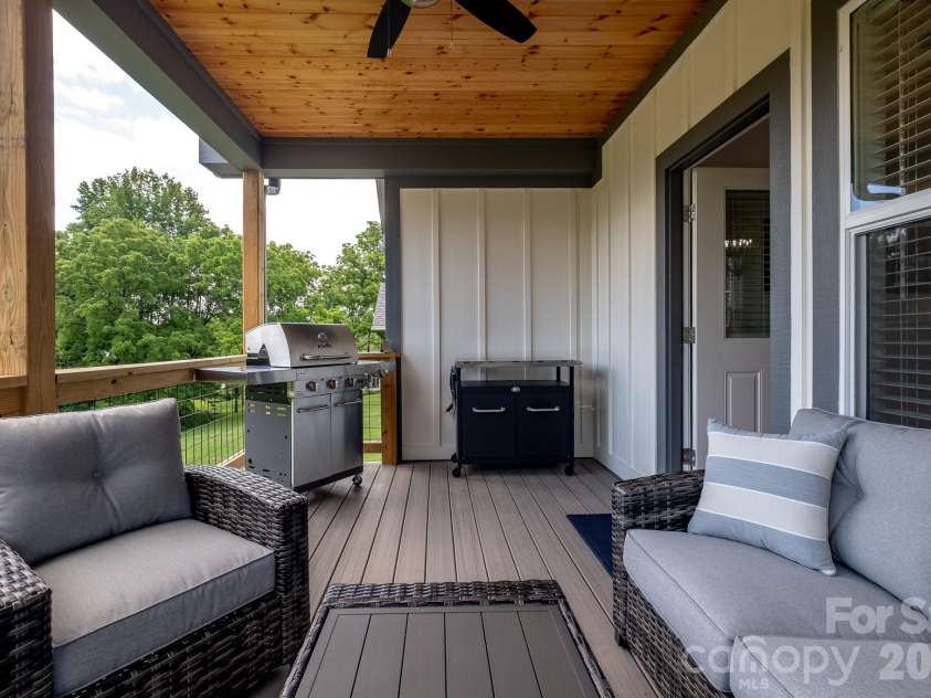 131 Mills Avenue, Brevard, NC 28712.  MLS# CAR4431844, YatesRealty ID 55853. 