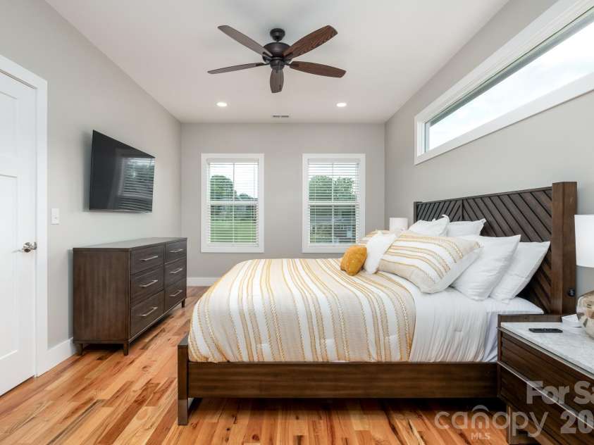 131 Mills Avenue, Brevard, NC 28712.  MLS# CAR4431844, YatesRealty ID 55853. 