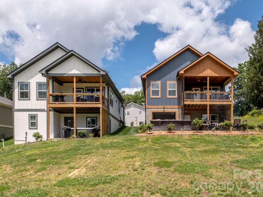 131 Mills Avenue, Brevard, NC 28712.  MLS# CAR4431844, YatesRealty ID 55853. 