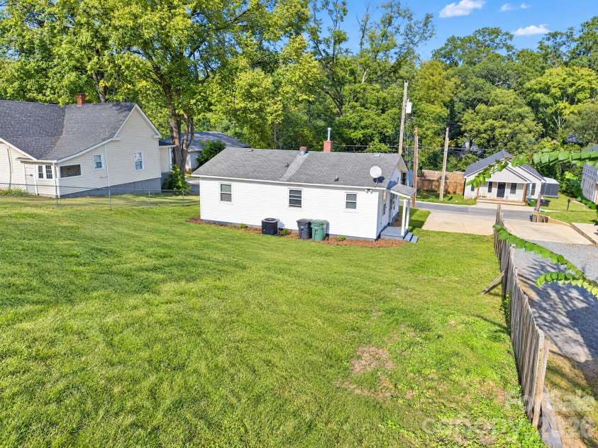 301 Houston Street, Concord, NC 28025.  MLS# CAR4432334, YatesRealty ID 55854. 