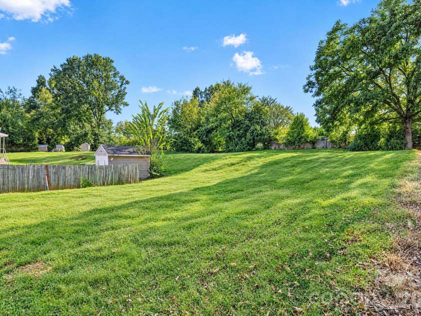 301 Houston Street, Concord, NC 28025.  MLS# CAR4432334, YatesRealty ID 55854. 
