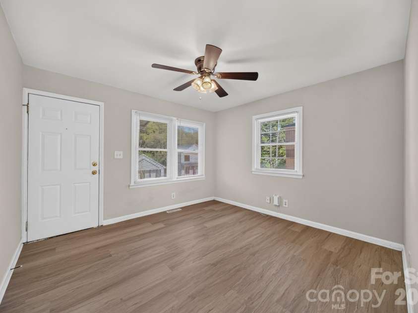 301 Houston Street, Concord, NC 28025.  MLS# CAR4432334, YatesRealty ID 55854. 