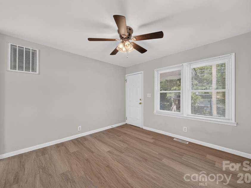 301 Houston Street, Concord, NC 28025.  MLS# CAR4432334, YatesRealty ID 55854. 