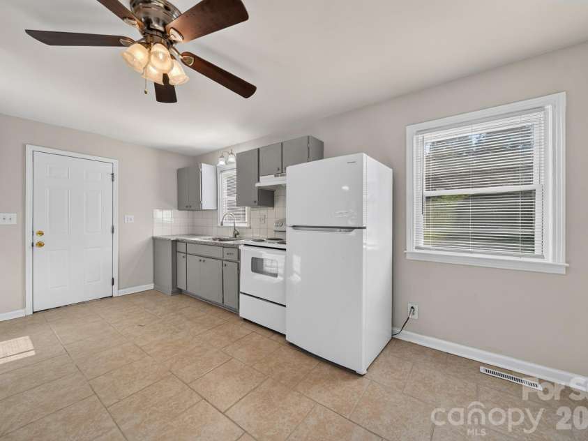 301 Houston Street, Concord, NC 28025.  MLS# CAR4432334, YatesRealty ID 55854. 