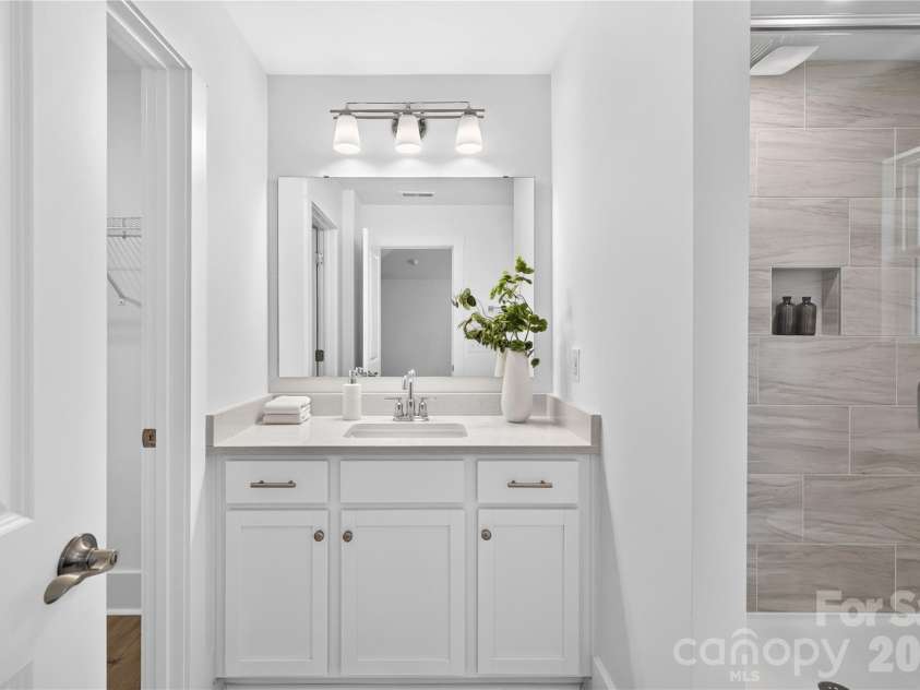 839 Druid Circle, Charlotte, NC 28206.  MLS# CAR4407128, YatesRealty ID 55856. 