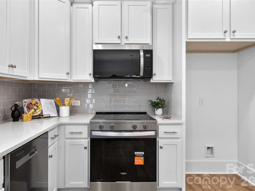 839 Druid Circle, Charlotte, NC 28206.  MLS# CAR4407128, YatesRealty ID 55856. 