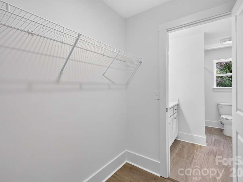839 Druid Circle, Charlotte, NC 28206.  MLS# CAR4407128, YatesRealty ID 55856. 