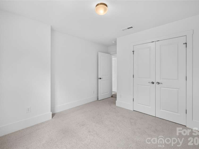 839 Druid Circle, Charlotte, NC 28206.  MLS# CAR4407128, YatesRealty ID 55856. 