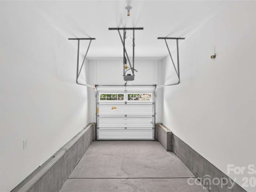 839 Druid Circle, Charlotte, NC 28206.  MLS# CAR4407128, YatesRealty ID 55856. 