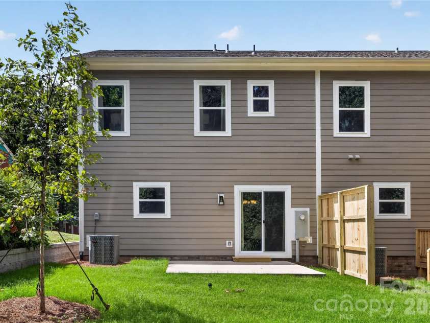 839 Druid Circle, Charlotte, NC 28206.  MLS# CAR4407128, YatesRealty ID 55856. 