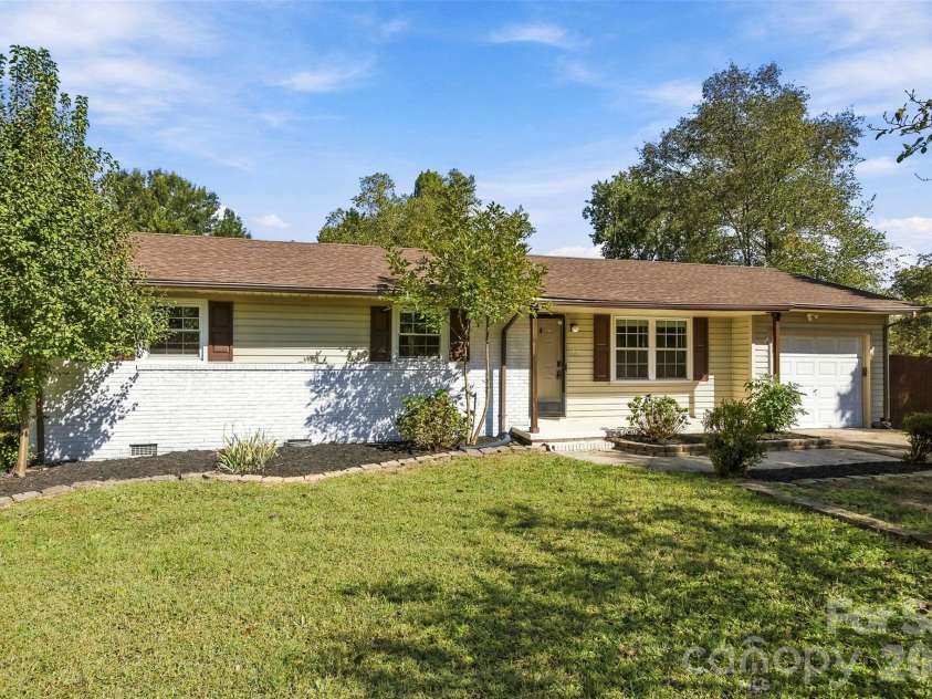 125 Longfield Drive, Mooresville, NC 28115.  MLS# CAR4432575, YatesRealty ID 55859. 