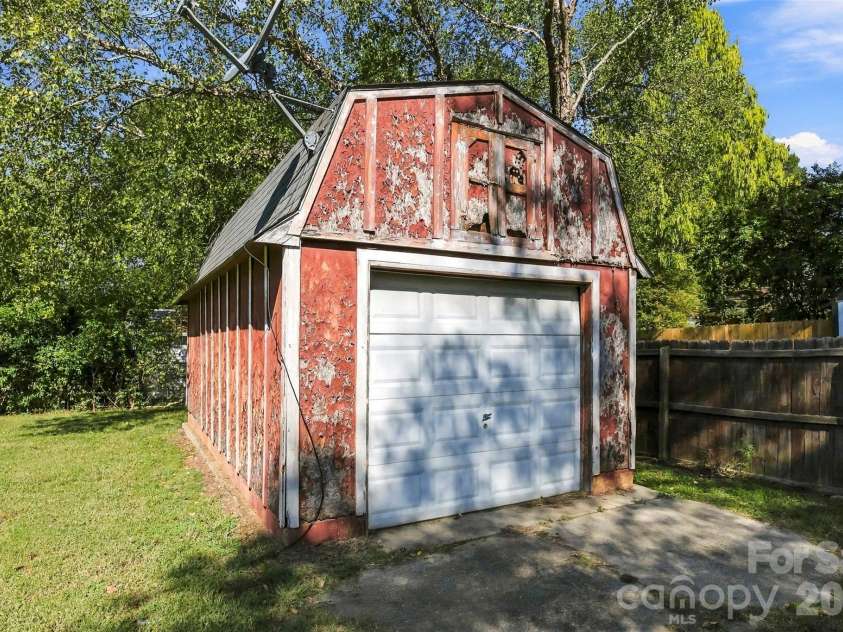 125 Longfield Drive, Mooresville, NC 28115.  MLS# CAR4432575, YatesRealty ID 55859. 