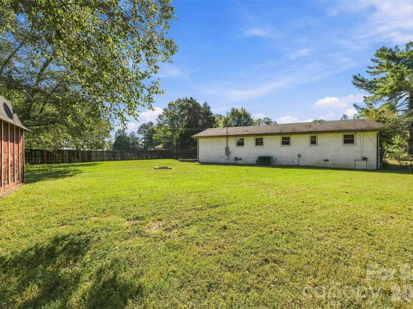 125 Longfield Drive, Mooresville, NC 28115.  MLS# CAR4432575, YatesRealty ID 55859. 