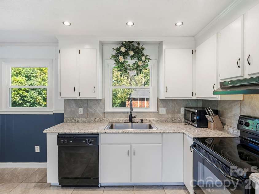 125 Longfield Drive, Mooresville, NC 28115.  MLS# CAR4432575, YatesRealty ID 55859. 