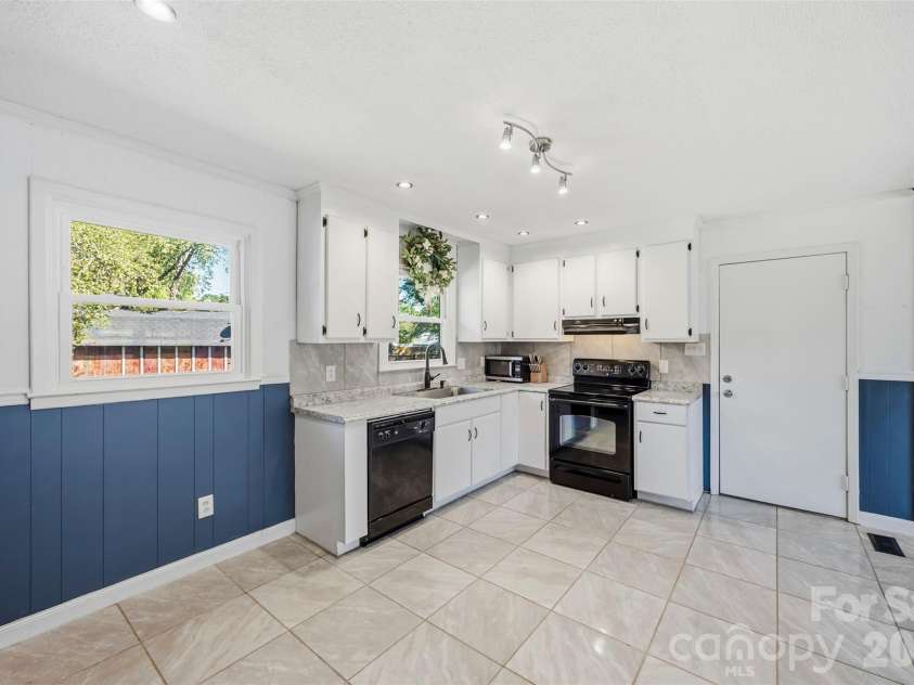 125 Longfield Drive, Mooresville, NC 28115.  MLS# CAR4432575, YatesRealty ID 55859. 