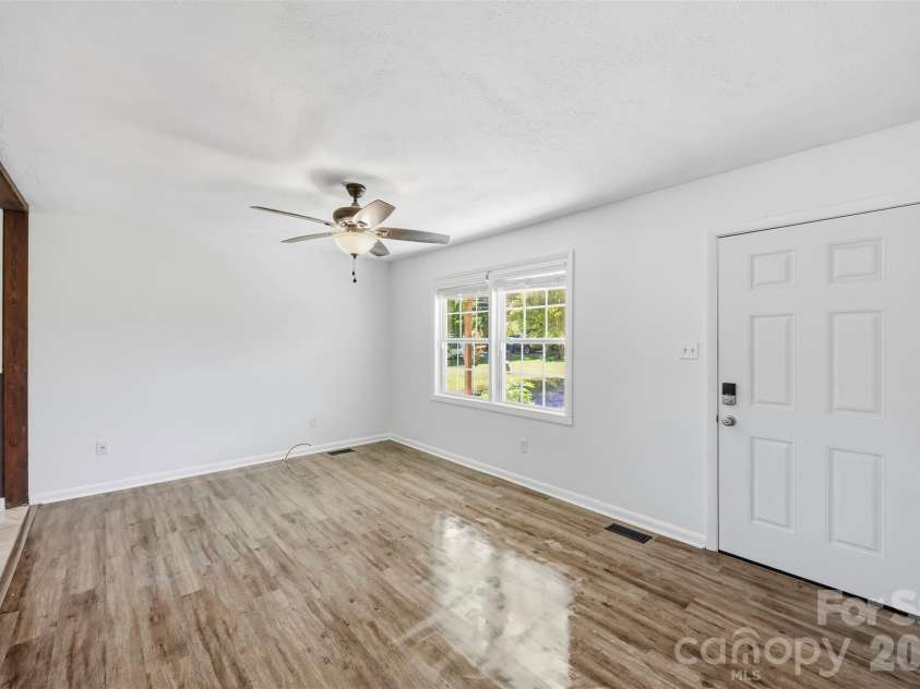 125 Longfield Drive, Mooresville, NC 28115.  MLS# CAR4432575, YatesRealty ID 55859. 