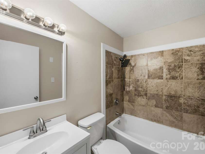 125 Longfield Drive, Mooresville, NC 28115.  MLS# CAR4432575, YatesRealty ID 55859. 