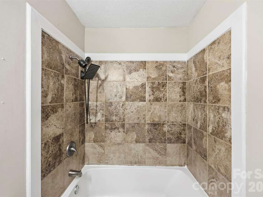 125 Longfield Drive, Mooresville, NC 28115.  MLS# CAR4432575, YatesRealty ID 55859. 
