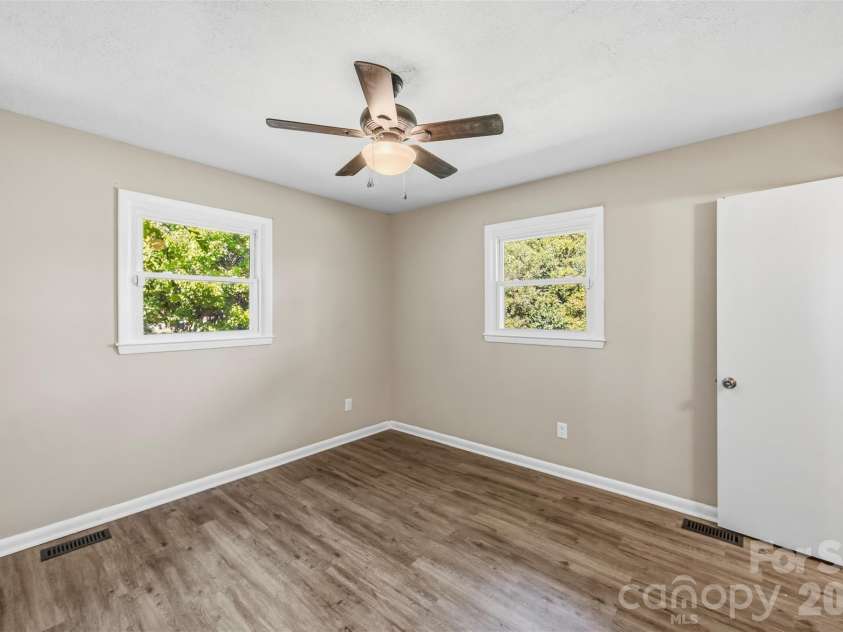 125 Longfield Drive, Mooresville, NC 28115.  MLS# CAR4432575, YatesRealty ID 55859. 